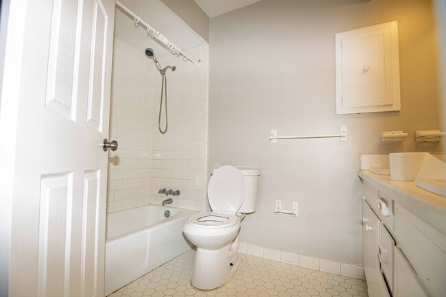 Building Photo - 4100 King Arthur Pl