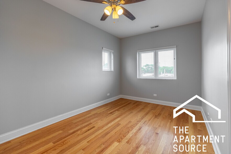 Building Photo - 736 N Avers Ave