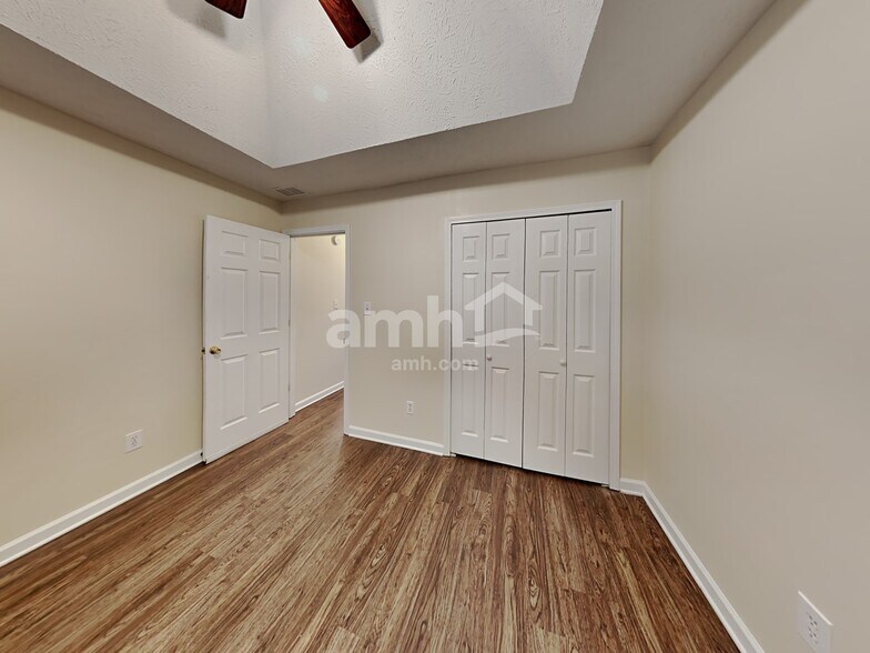 Building Photo - 515 Chaseridge Dr