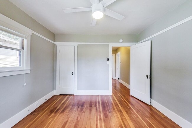 Building Photo - 2 Bedroom, 1 Bath + Office - Downtown Palo...