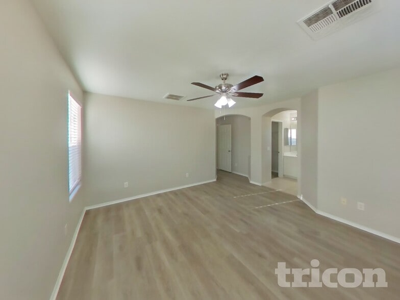 Building Photo - 4432 Santa Clarita Ave