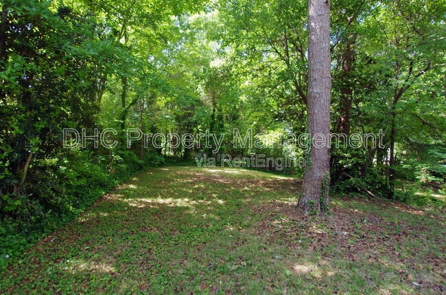 Building Photo - 210 Creekwood Ln
