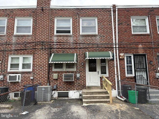 Building Photo - 1053 Taylor Dr