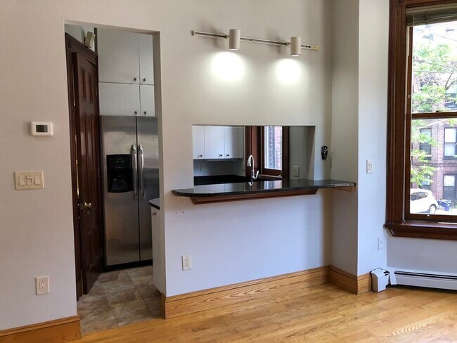 Building Photo - 389 Marlborough St