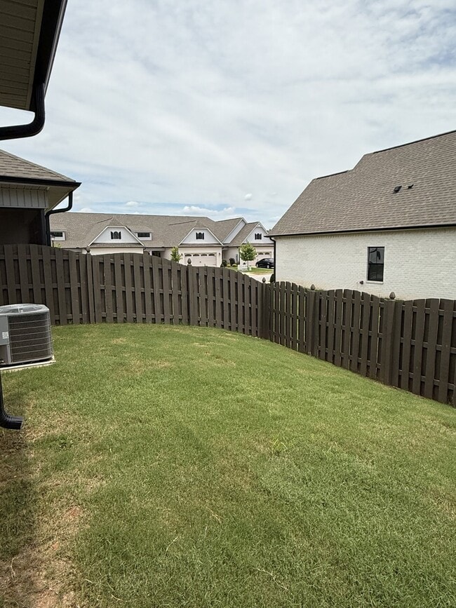 Building Photo - 408 Raleigh Elm Dr