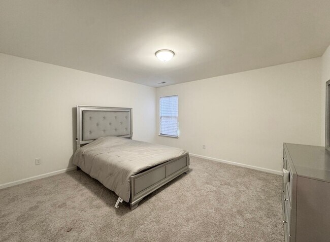 Building Photo - 612 Columbus Cir