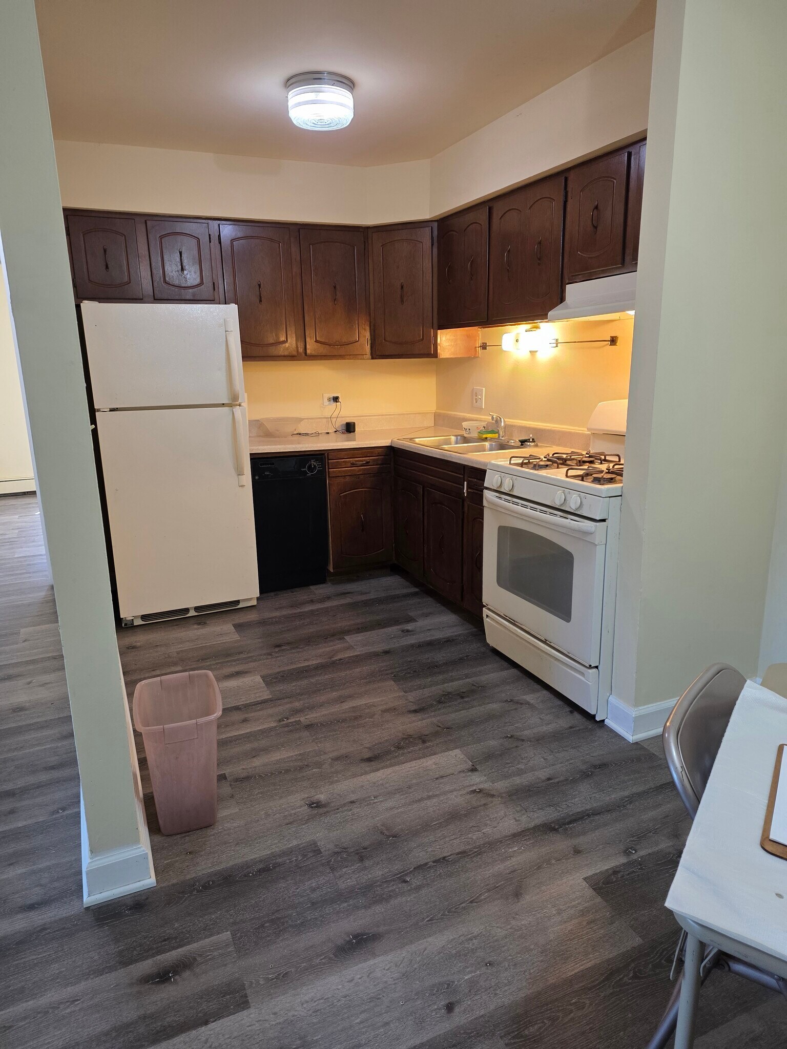 Building Photo - 843 Westmoreland Dr