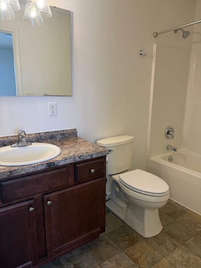 Building Photo - 12-12 Creekside Dr