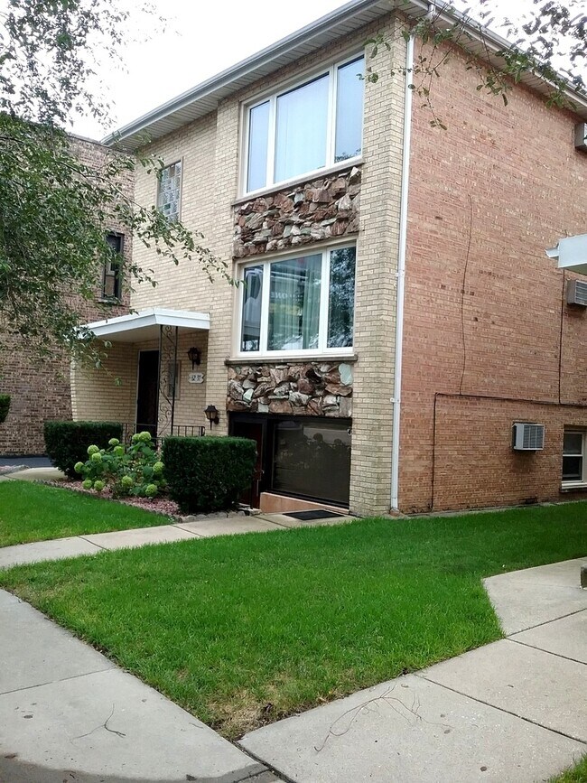 Building Photo - 6237 W 63rd St