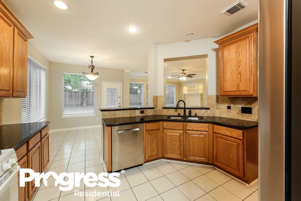 Building Photo - 8835 Vista Springs Dr