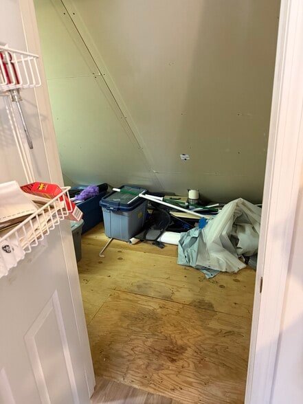 Building Photo - 298 Main St