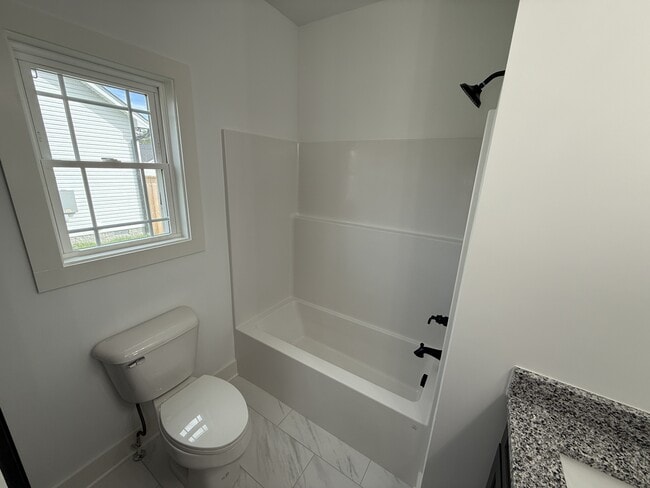 Building Photo - 1009 W Main St