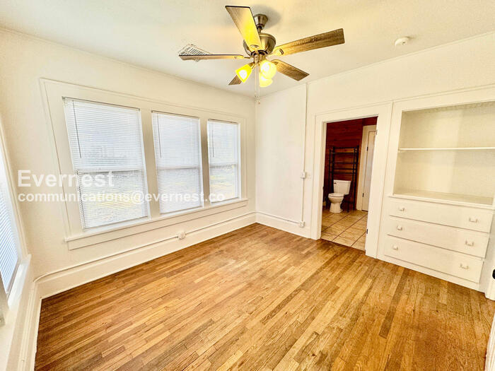 Building Photo - 1516 W Bowen Pl