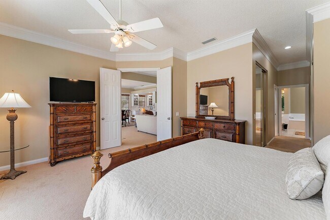 Building Photo - 8485 SE Palm Hammock Ln