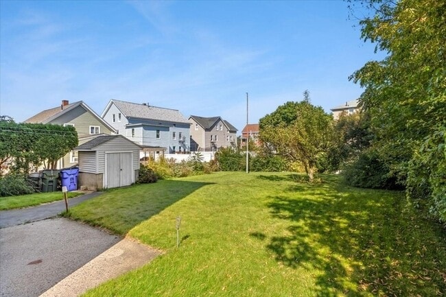 Building Photo - 576 Slade St