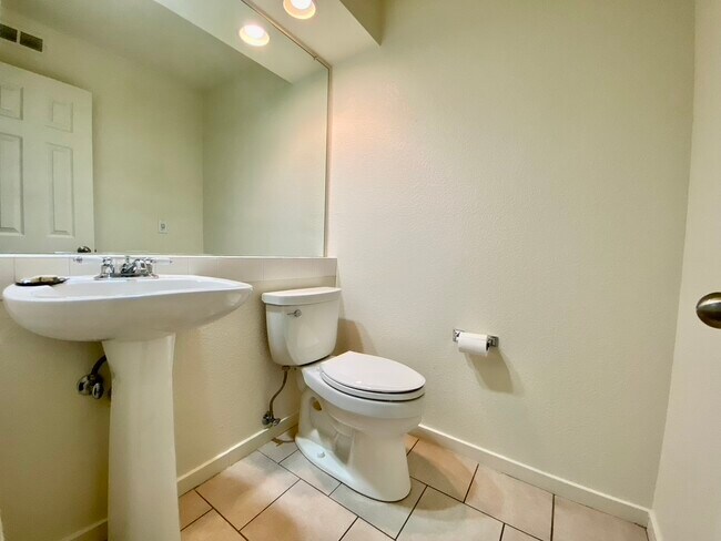 Building Photo - 111 Rowena Pl