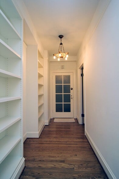 Building Photo - 1209 SW 6th Ave