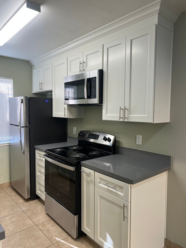 Building Photo - 2125 92nd Ave