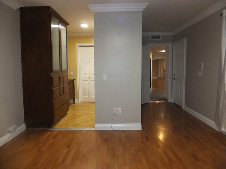 Building Photo - 3920 E 11th St