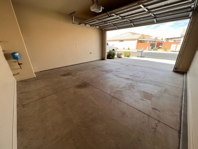 Building Photo - 253 N 2530 W