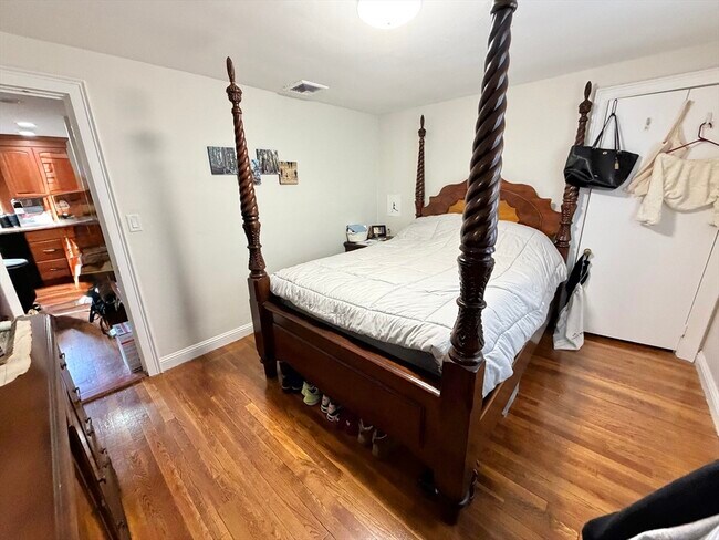 Building Photo - 176 Upland Ave