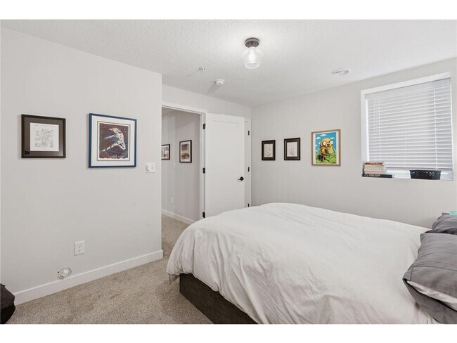 Building Photo - 2320 Priscilla St