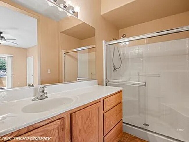 Building Photo - APPLICATION PENDING- Spacious & Move-In Re...
