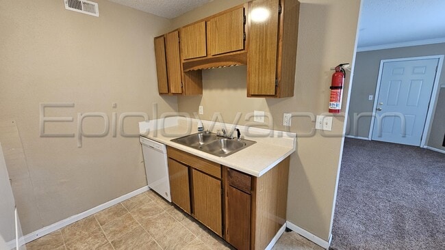 Building Photo - 1209 O Ave Pl NE