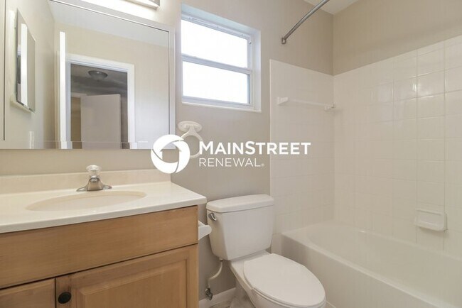 Building Photo - 4 Bedroom Pet-Friendly Home in Ocoee, FL with Main Street Renewal