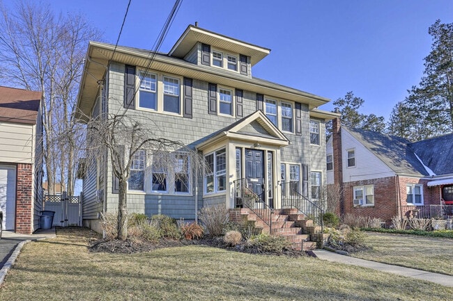 Building Photo - 257 Elm Ave