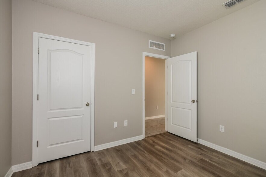 Building Photo - 1524 Planters Pt Rd