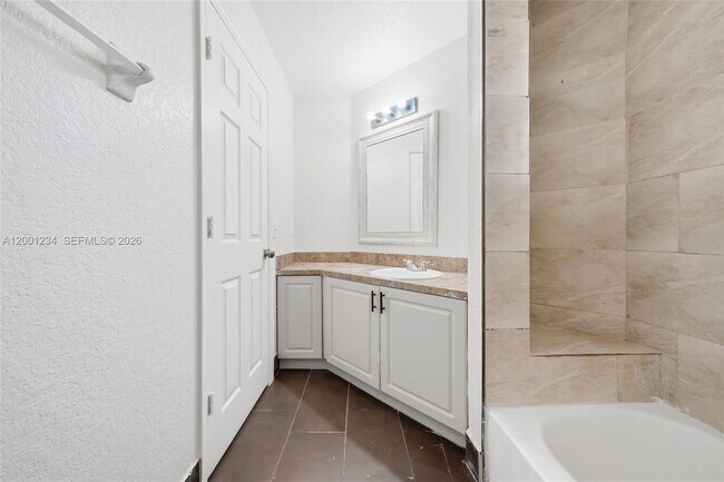 Building Photo - 902 SW 8th Pl