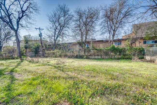 Building Photo - 3561 Westfield Ave