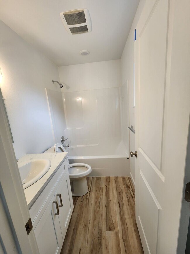 Building Photo - 1014 Peach Rd