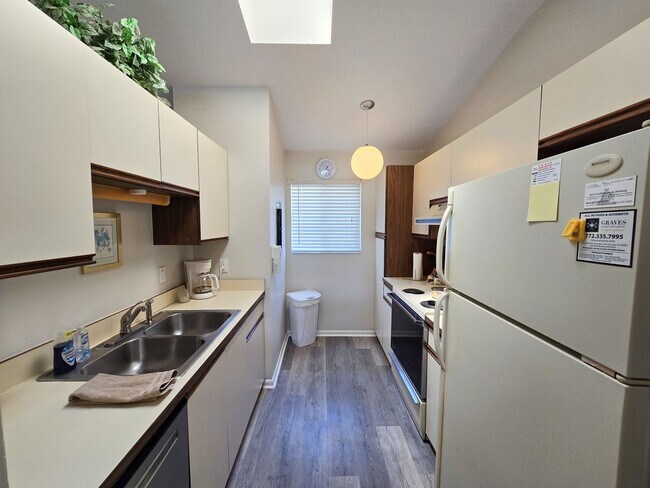 Building Photo - 2/2 Condo in Golf Lake Villas -North Fort ...