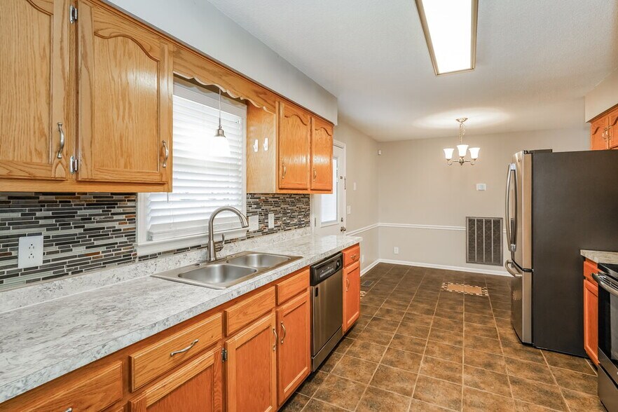 Building Photo - 1811 Peartree Ct
