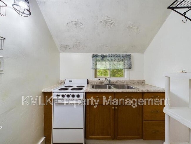 Building Photo - 665 Kling St