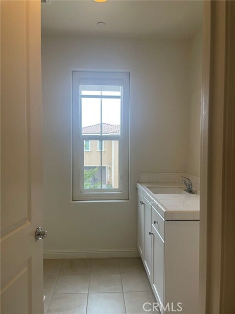 Building Photo - 18 Lark