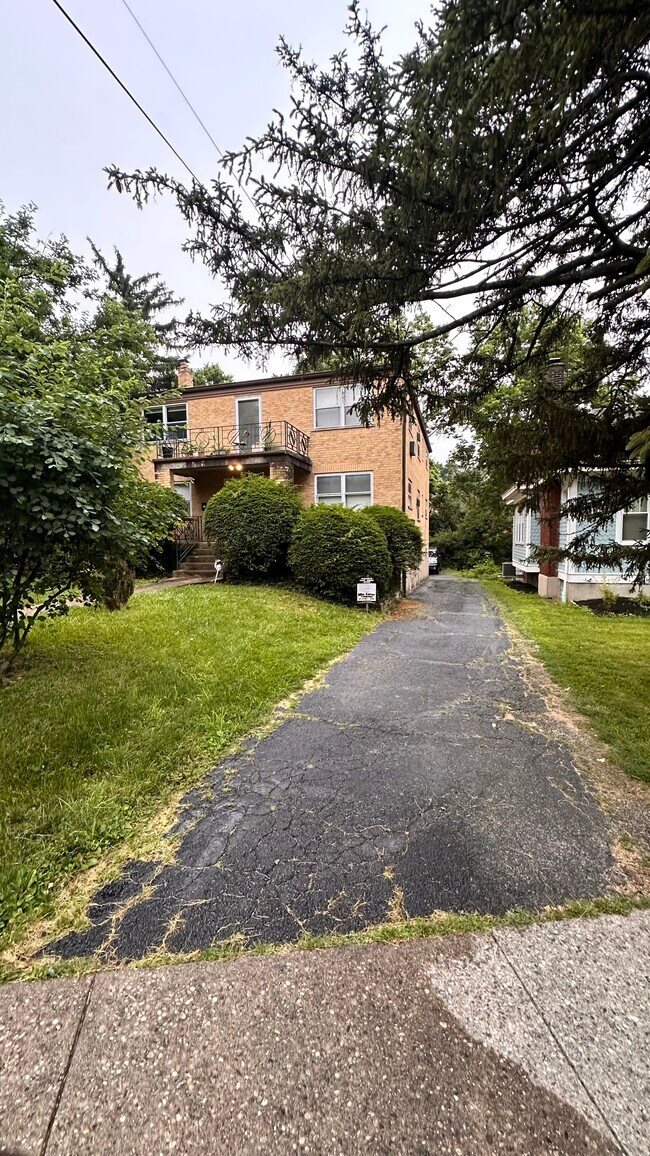 Building Photo - 2915 Mignon Ave