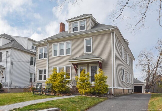 Building Photo - 77 Maplewood Ave
