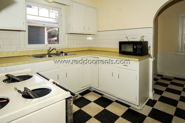Building Photo - Coming Soon! 2 Bedroom/ 1.5 Bath Forest Hi...