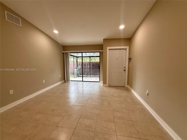 Building Photo - 2550 N Nob Hill Rd