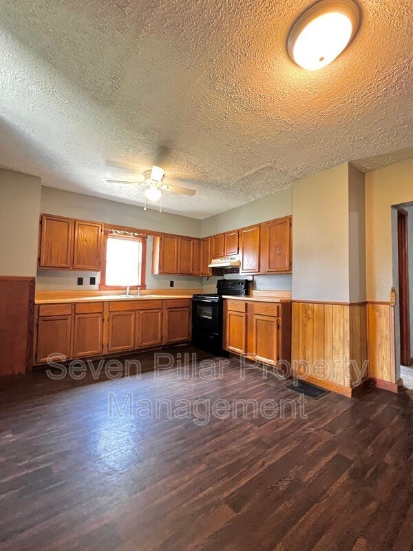 Building Photo - 504 Martin St