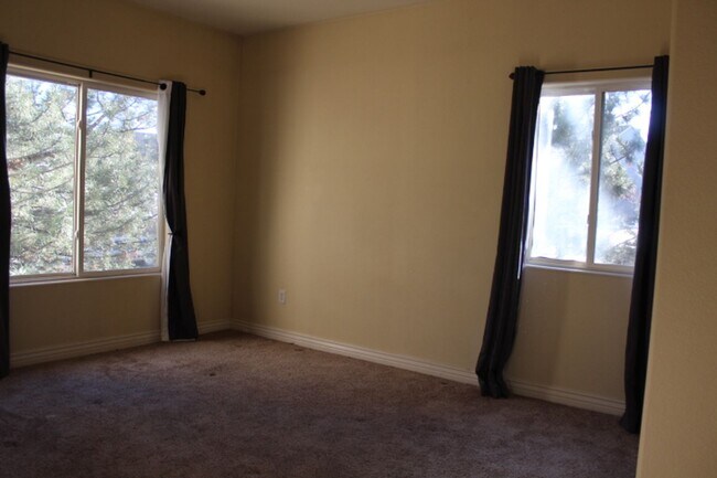 Building Photo - Littleton 2 br/2 ba Condo in Mountain Gate III!