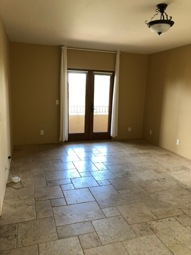 Spacious Main Bedroom - 1817A Sheridan Rd