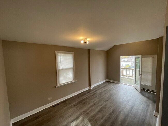 Livingroom - 5434 N Lotus Ave