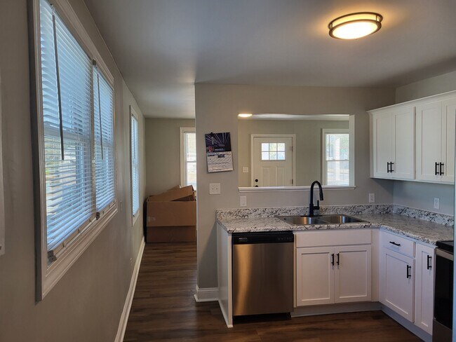 Building Photo - 107 Bryan St