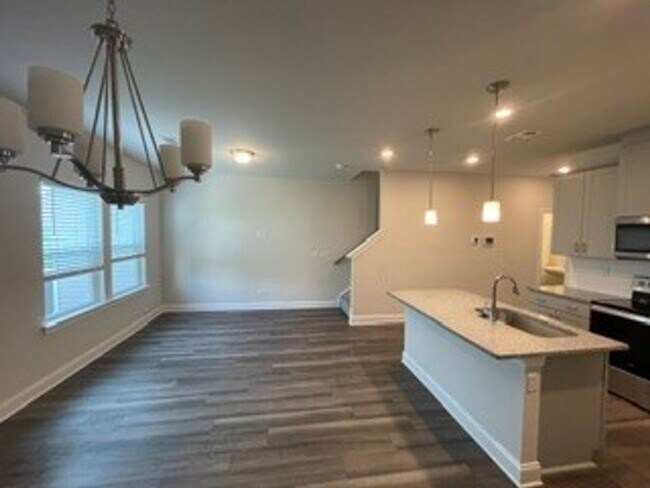Building Photo - 4506 Skywood Ln