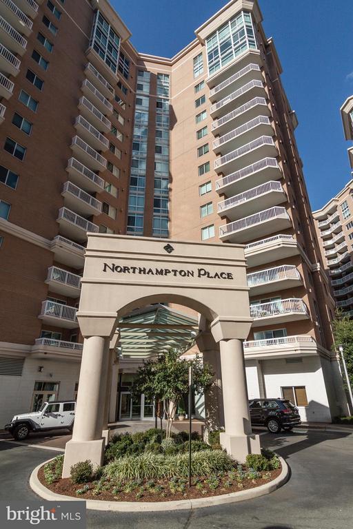 Building Photo - 3101 N Hampton Dr