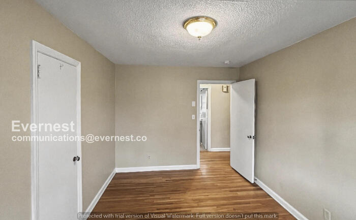 Building Photo - 906 McHann Dr